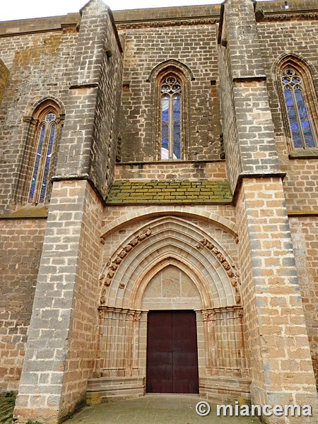 Iglesia fortificada de San Saturnino