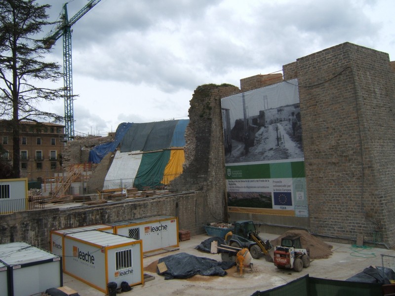 Muralla abaluartada de Pamplona