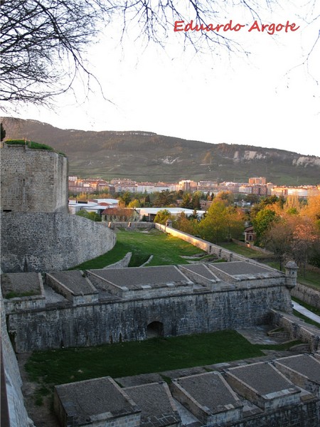 Muralla abaluartada de Pamplona