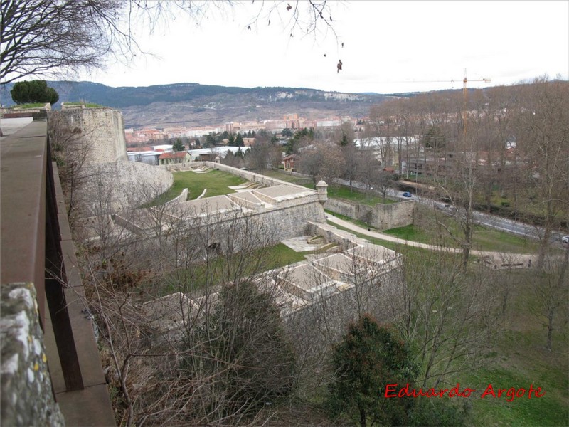 Muralla abaluartada de Pamplona