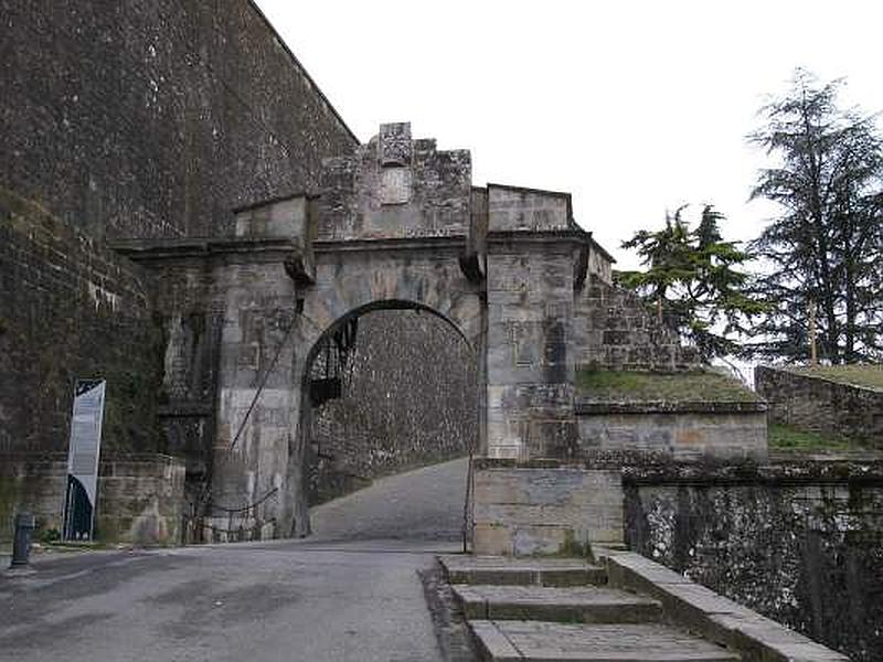 Muralla abaluartada de Pamplona