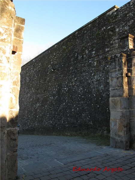 Muralla abaluartada de Pamplona