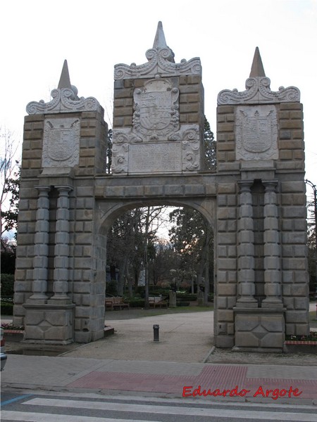 Muralla abaluartada de Pamplona