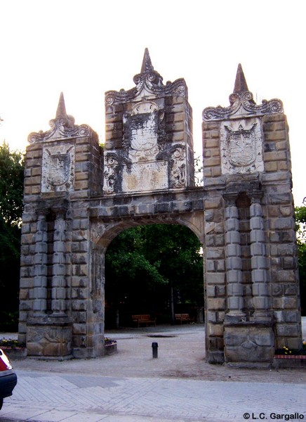 Muralla abaluartada de Pamplona