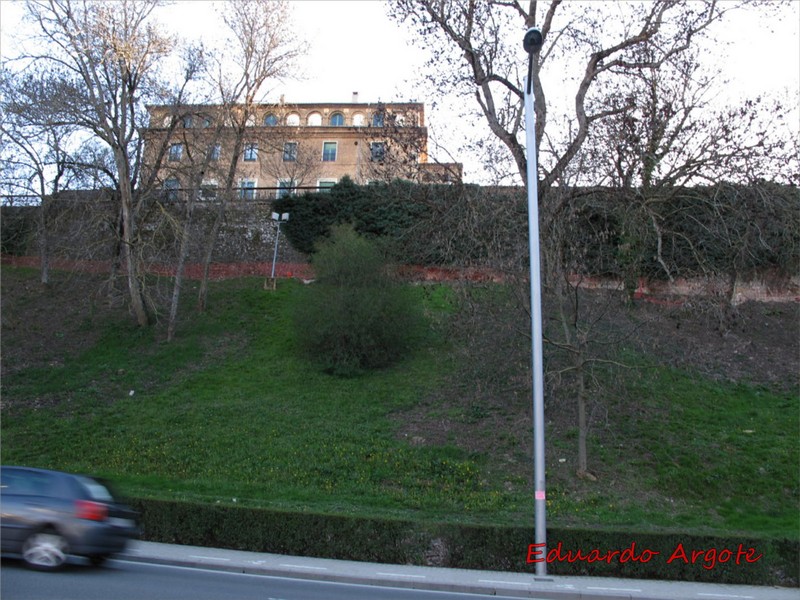 Muralla abaluartada de Pamplona