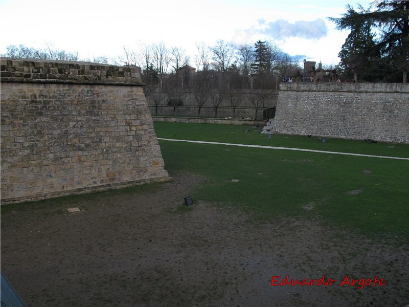 Muralla abaluartada de Pamplona