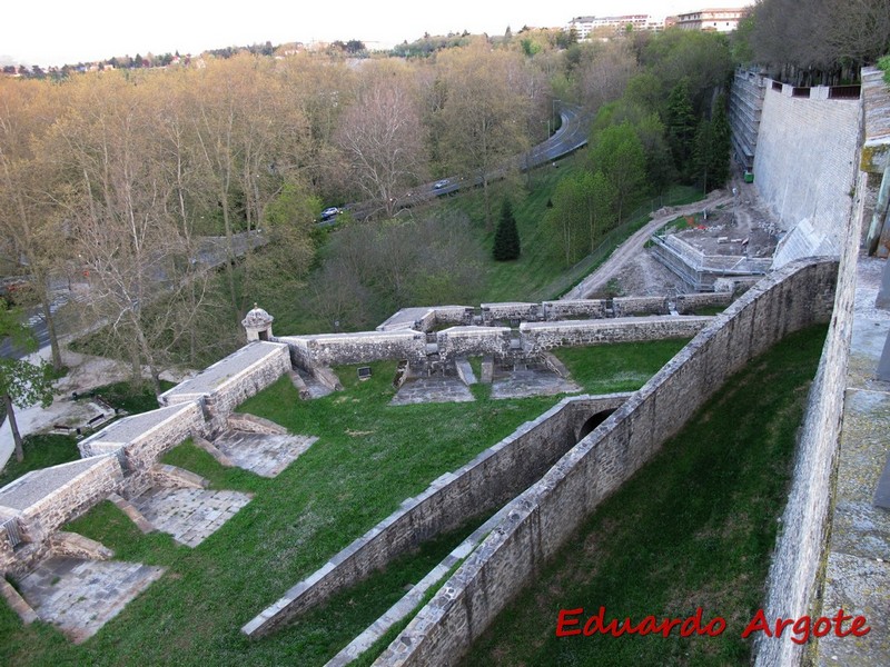 Muralla abaluartada de Pamplona