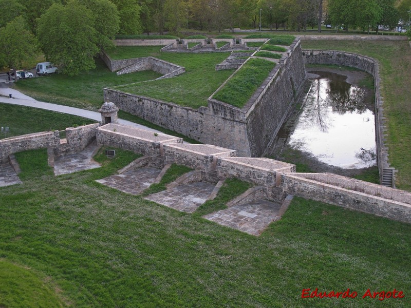 Muralla abaluartada de Pamplona