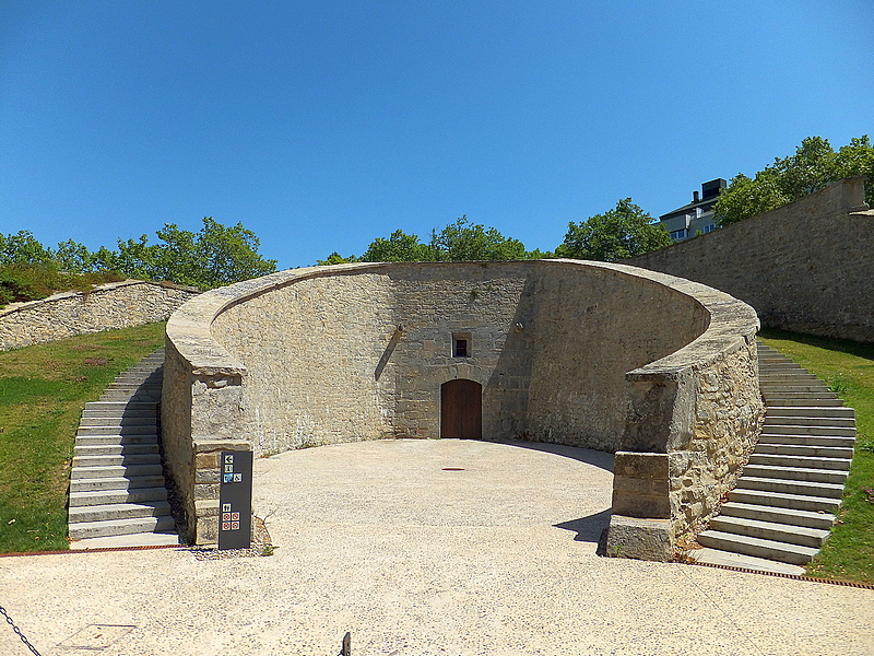 Muralla abaluartada de Pamplona