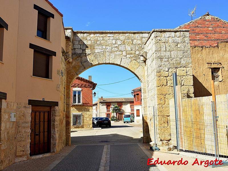 Muralla urbana de Fuentes de Valdepero