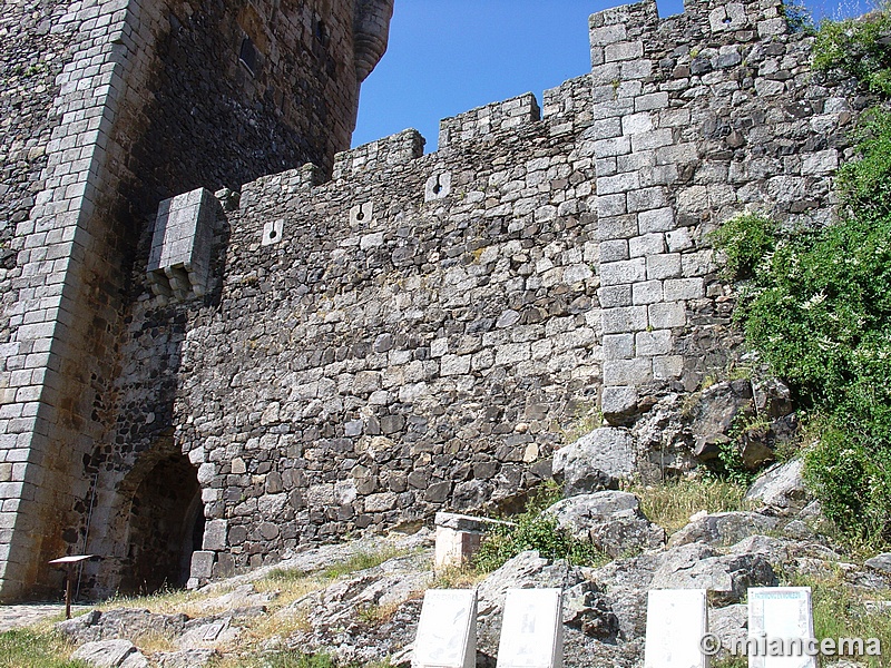 Muralla urbana de Monleón