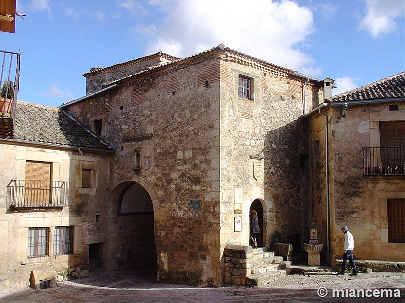 Puerta de la Villa