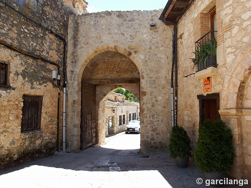 Muralla urbana de Maderuelo