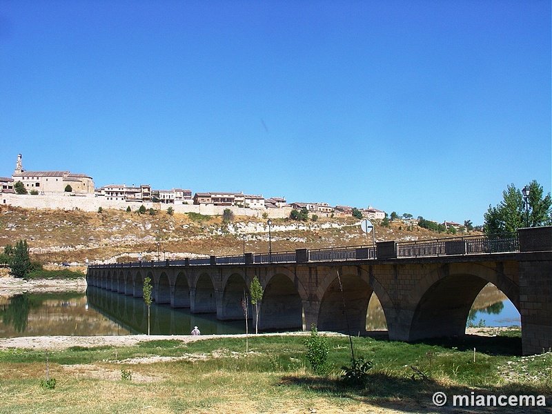 Muralla urbana de Maderuelo