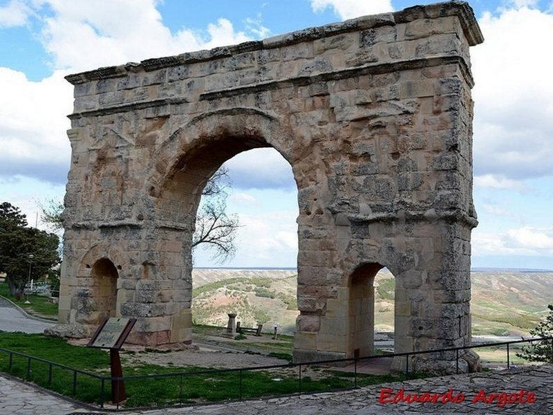 Muralla urbana de Medinaceli