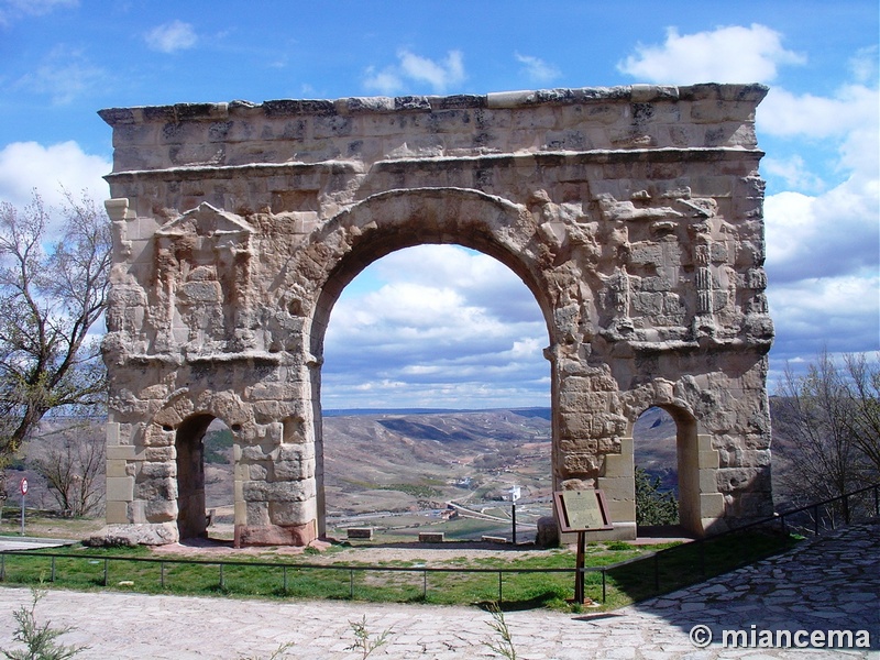 Muralla urbana de Medinaceli