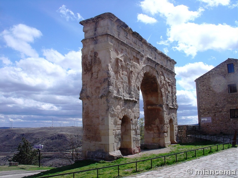 Muralla urbana de Medinaceli