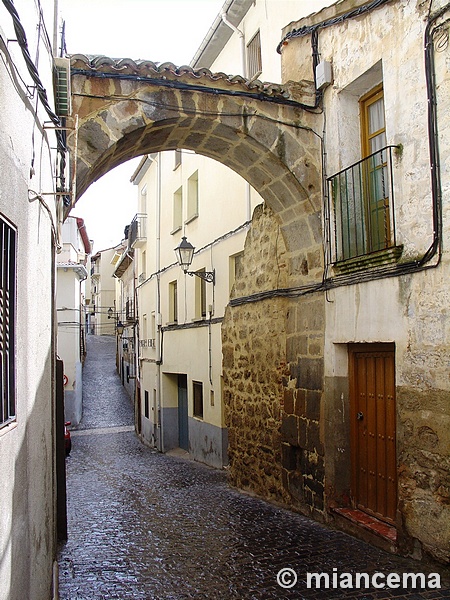 Puerta de los Pilares