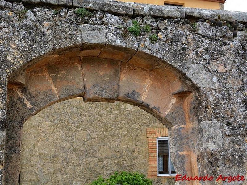 Iglesia fortificada de Santo Domingo de Silos