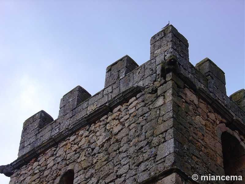 Iglesia fortificada de Santo Domingo de Silos