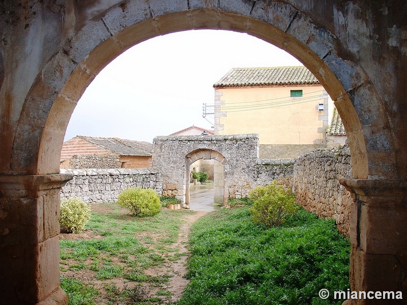 Iglesia fortificada de Santo Domingo de Silos