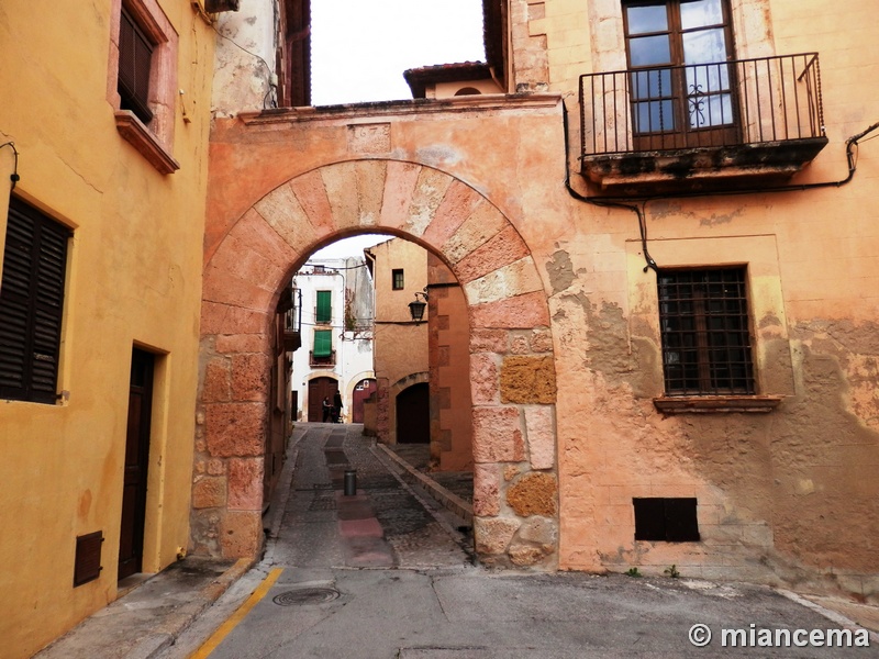 Portal de la Calle Dalt