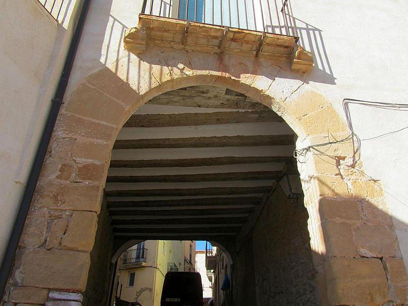 Portal de Prat de Comte