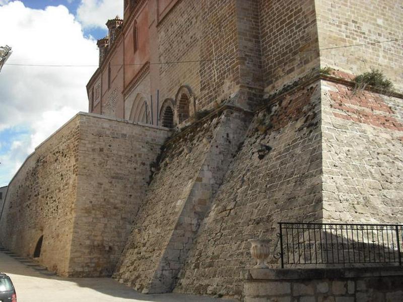 Iglesia fortaleza de Santiago el Mayor