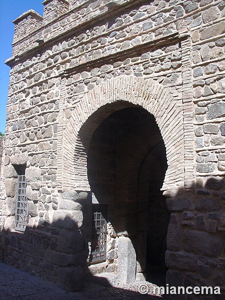 Puerta de Alfonso VI
