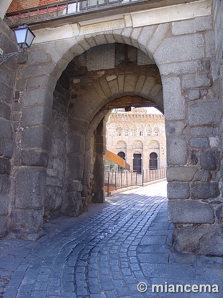 Puerta de Valmardón