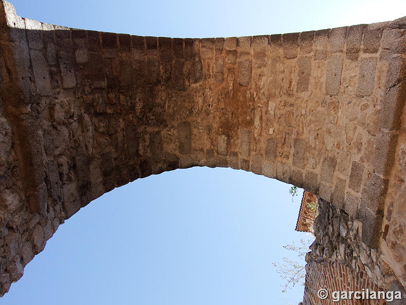 Puerta califal de Maqueda