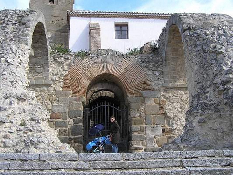 Puerta califal de Maqueda