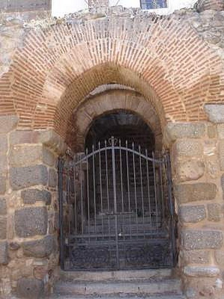 Puerta califal de Maqueda