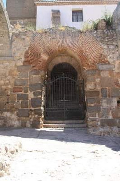 Puerta califal de Maqueda