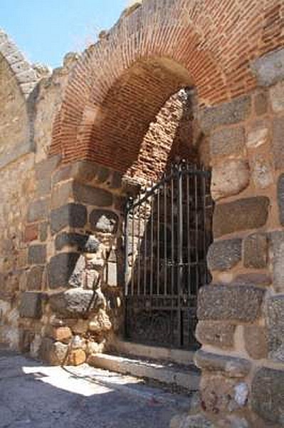 Puerta califal de Maqueda