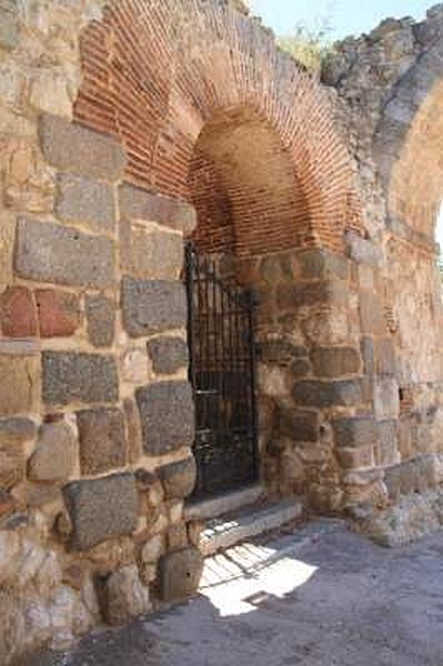 Puerta califal de Maqueda