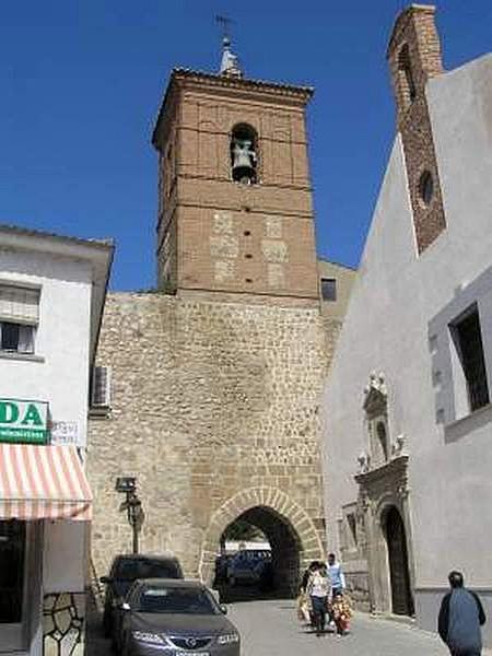 Torre y puerta de San Miguel