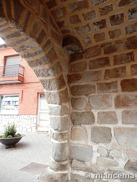 Torre y puerta de San Miguel