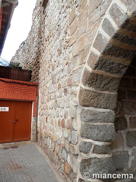 Torre y puerta de San Miguel