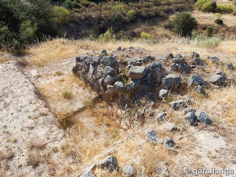 Recinto murado del Cerro de la Mesa