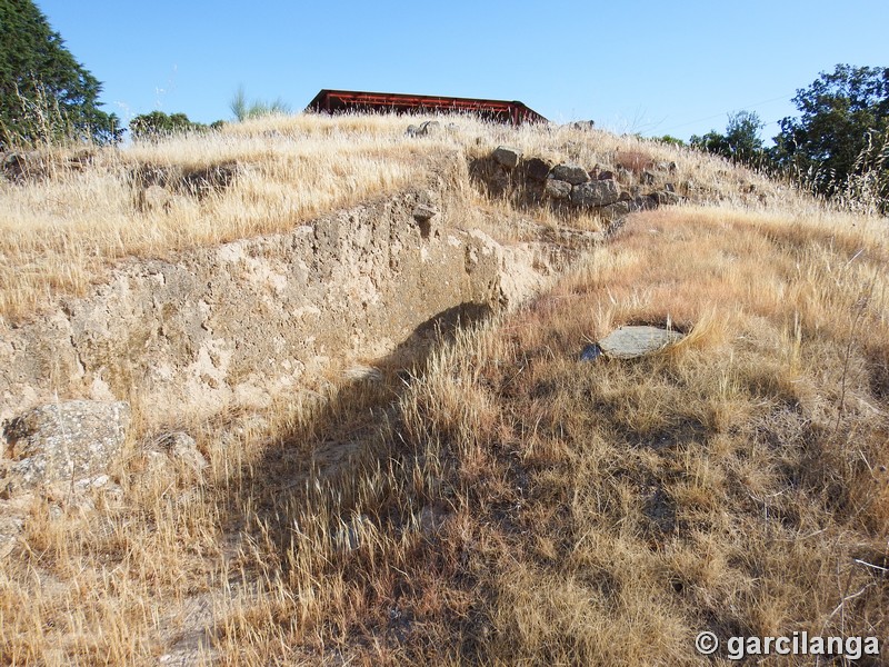 Recinto murado del Cerro de la Mesa