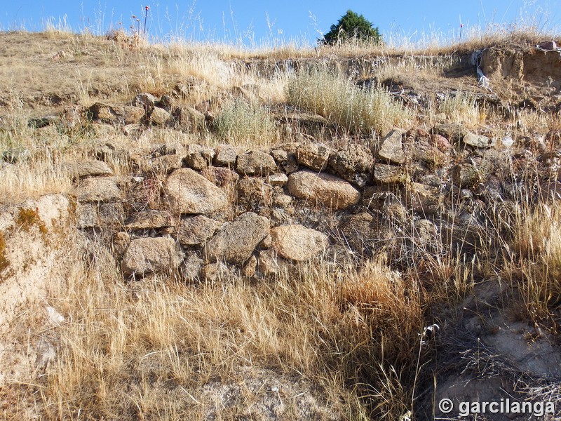 Recinto murado del Cerro de la Mesa