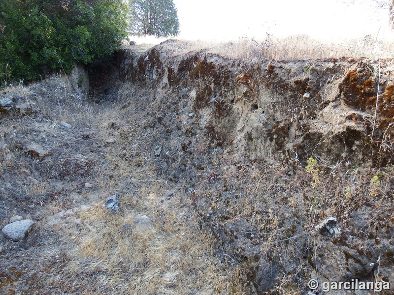 Recinto murado del Cerro de la Mesa