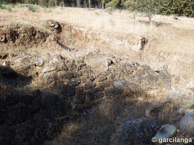 Recinto murado del Cerro de la Mesa