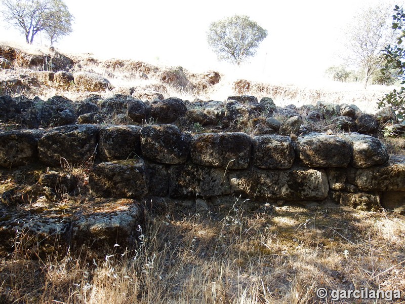 Recinto murado del Cerro de la Mesa