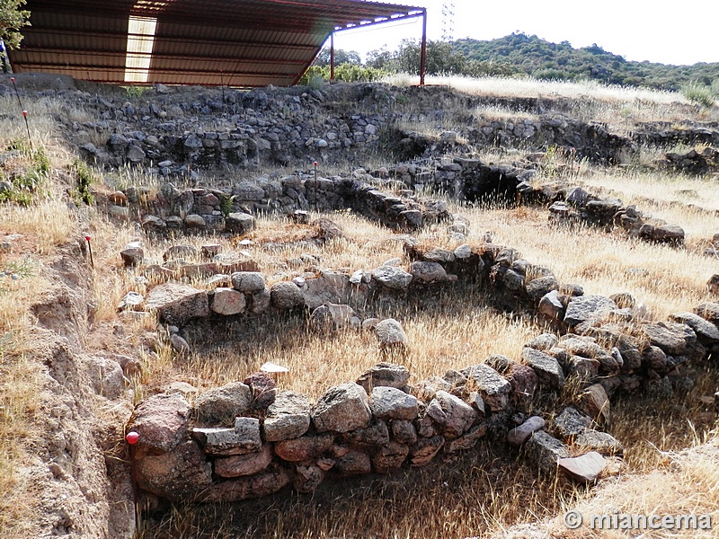 Recinto murado del Cerro de la Mesa