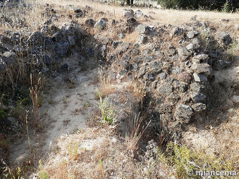 Recinto murado del Cerro de la Mesa