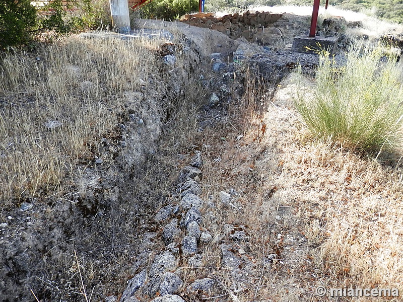 Recinto murado del Cerro de la Mesa