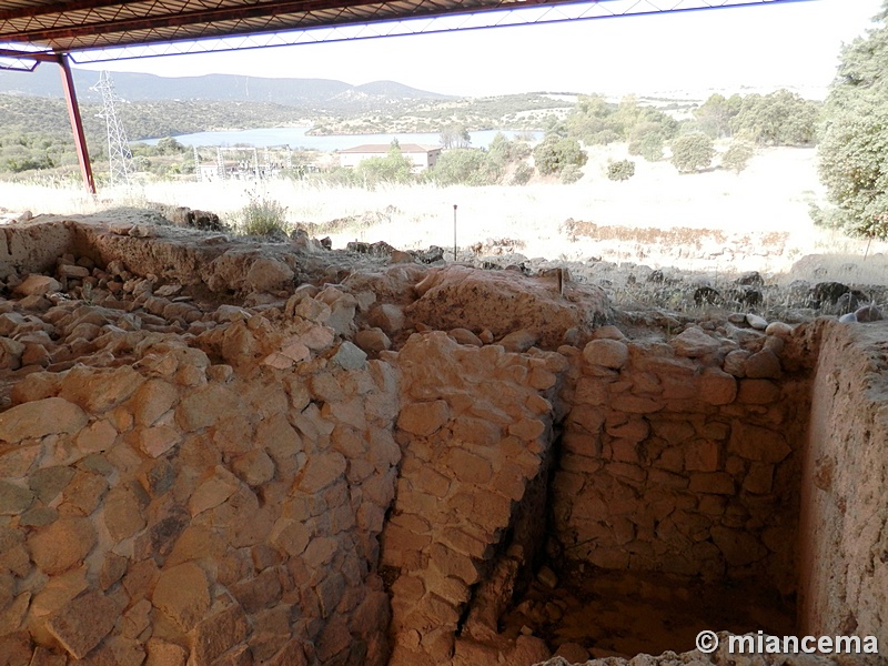 Recinto murado del Cerro de la Mesa