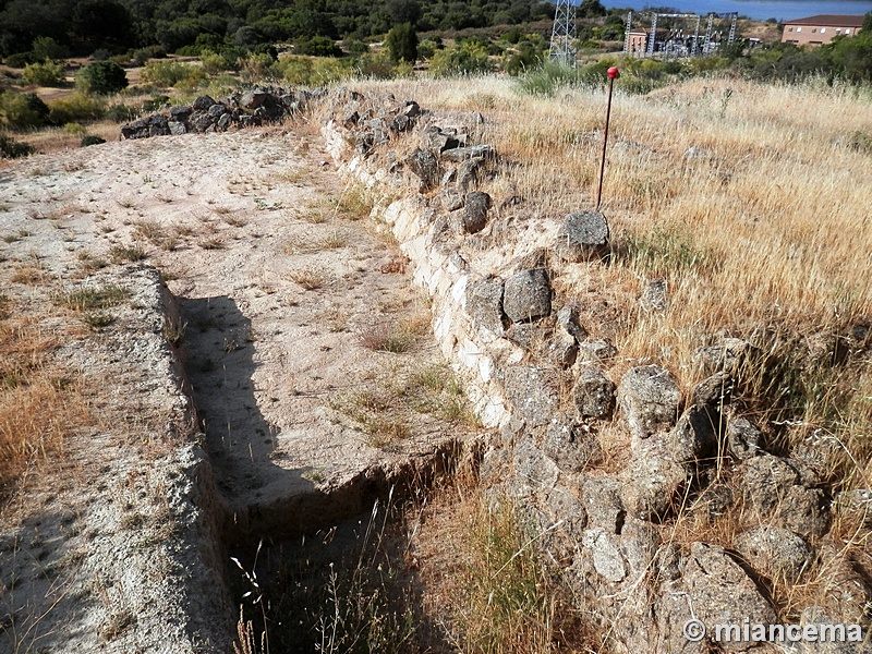 Recinto murado del Cerro de la Mesa